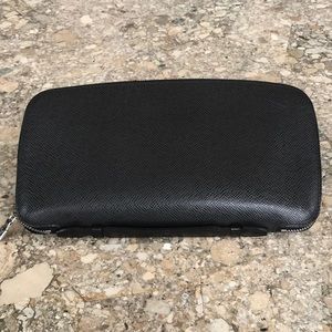 Louis Vuitton Tagia Zippy